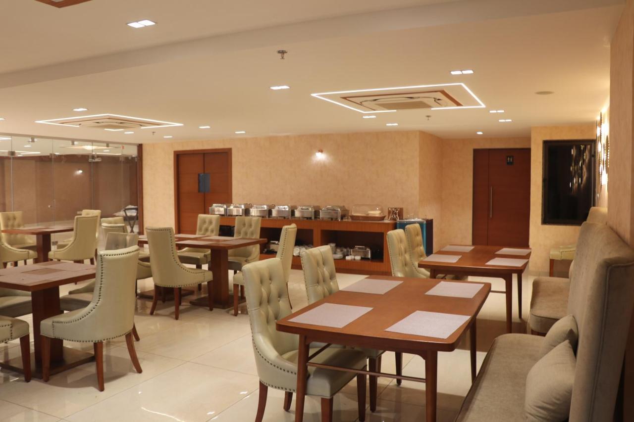 Sk Lords Inn Ahmadabad Zewnętrze zdjęcie