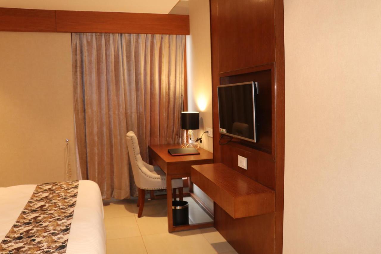 Sk Lords Inn Ahmadabad Zewnętrze zdjęcie